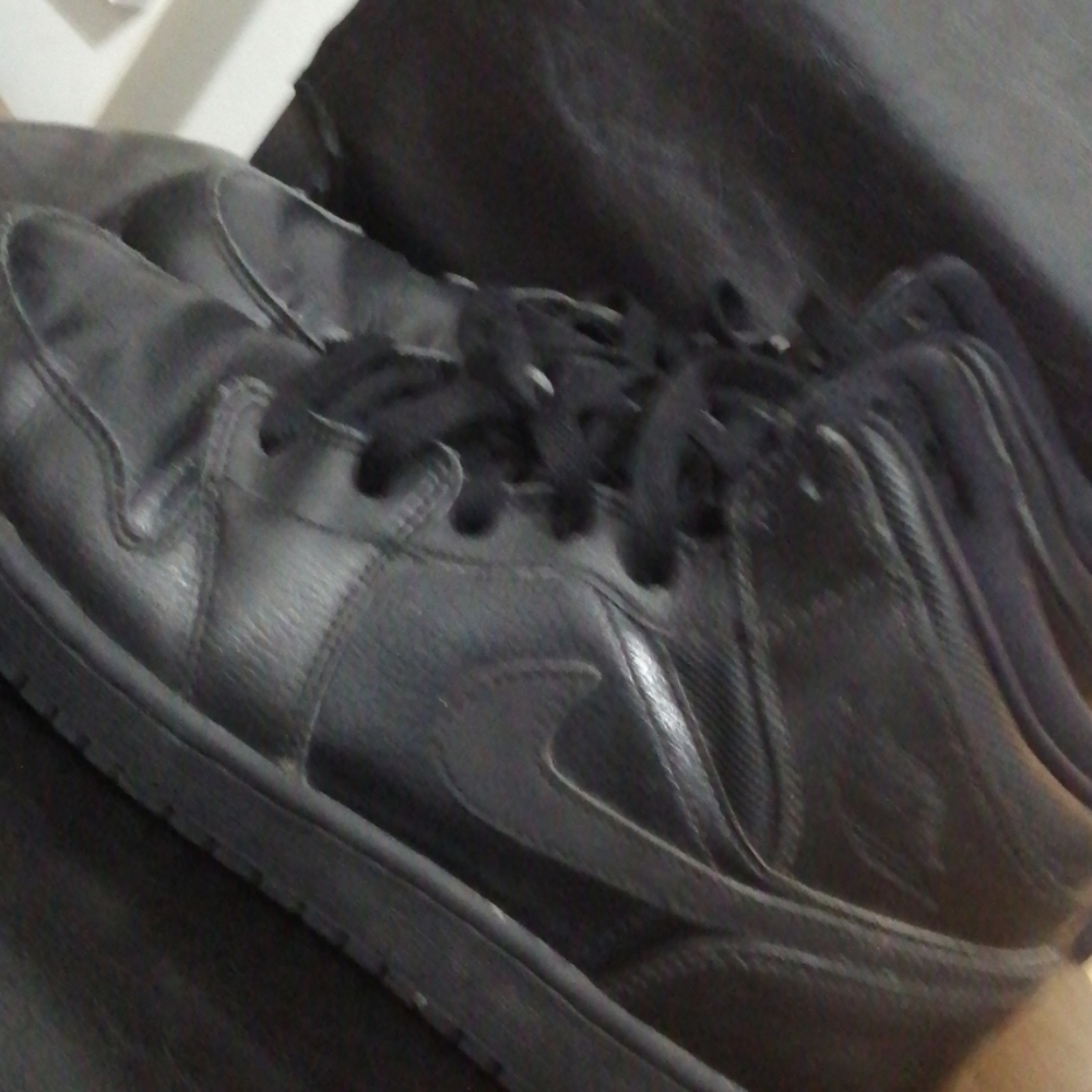 Nike Jordan - Picture 2 of 3